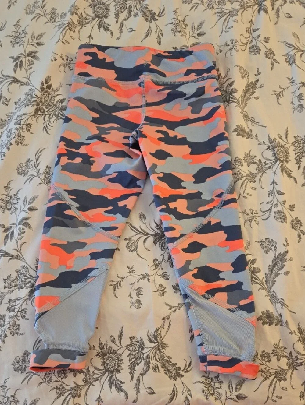 Old Navy Girls' Neon Camo Active Capri Leggings Blue/Coral